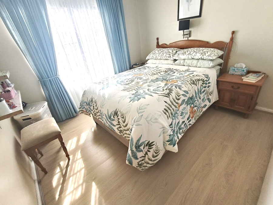 2 Bedroom Property for Sale in Gordons Bay Central Western Cape